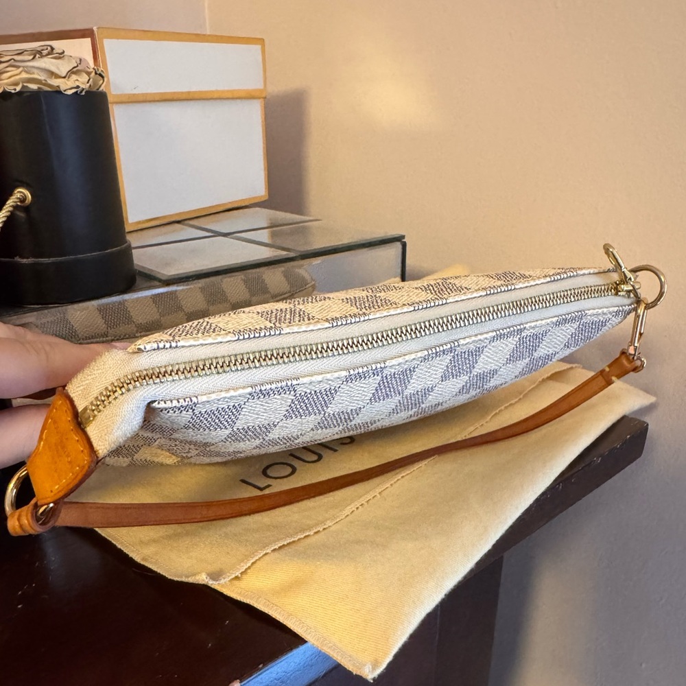 Louis Vuitton Damier Azur Pochette Accessoires in White and Tan - Picture 3 of 7